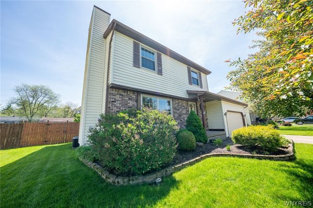 38 Fawn Trl, West Seneca, NY 14224