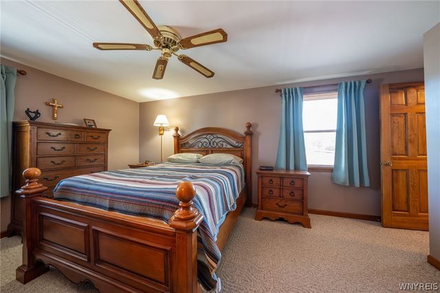 38 Fawn Trl, West Seneca, NY 14224