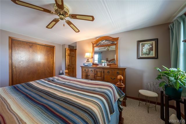 38 Fawn Trl, West Seneca, NY 14224