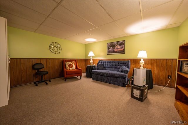 38 Fawn Trl, West Seneca, NY 14224