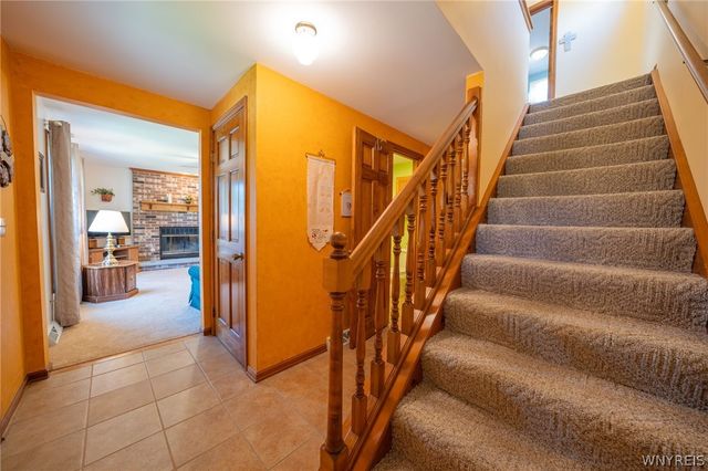 38 Fawn Trl, West Seneca, NY 14224