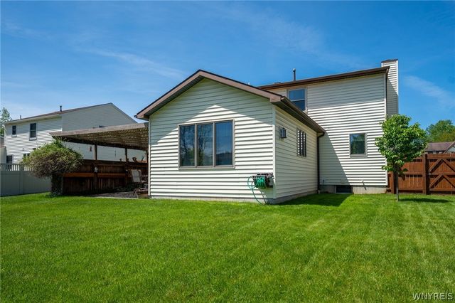 38 Fawn Trl, West Seneca, NY 14224