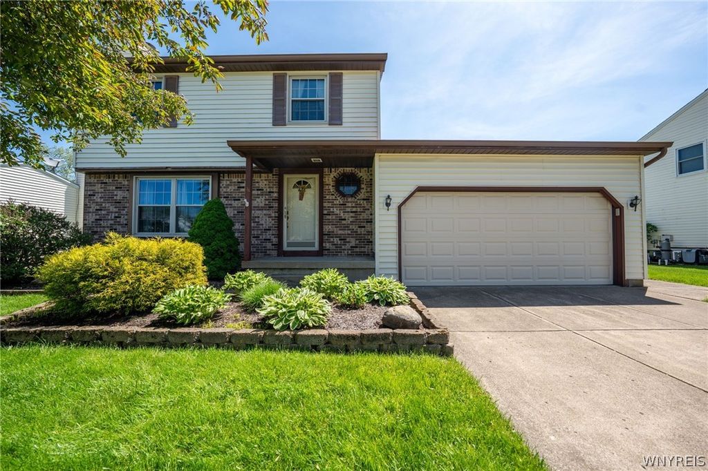 38 Fawn Trl, West Seneca, NY 14224