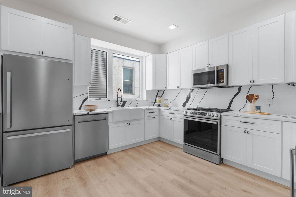 1335 S WOODSTOCK ST, PHILADELPHIA, PA 19146 — photo 4