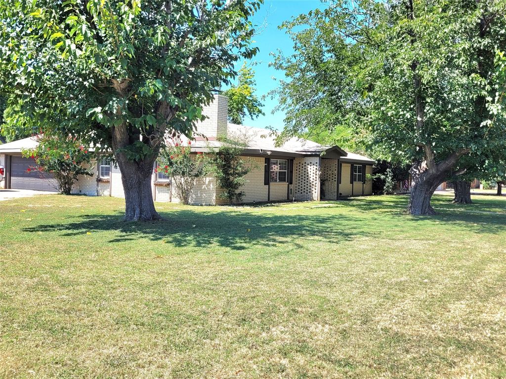 2413 Monticello Street, Brownwood, TX 76801