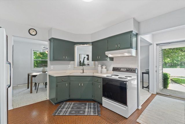 4913 N Navajo AVENUE, Glendale, WI 53217