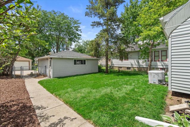 4913 N Navajo AVENUE, Glendale, WI 53217