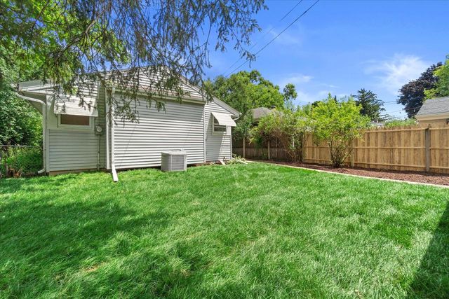 4913 N Navajo AVENUE, Glendale, WI 53217