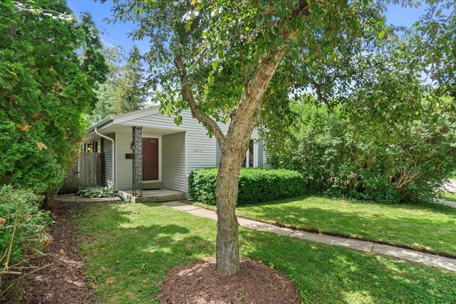 4913 N Navajo AVENUE, Glendale, WI 53217
