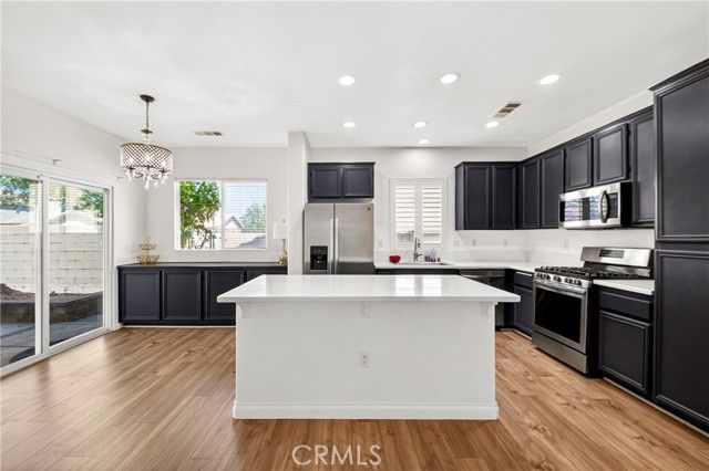 2037 W Avenue H6, Lancaster, CA 93536