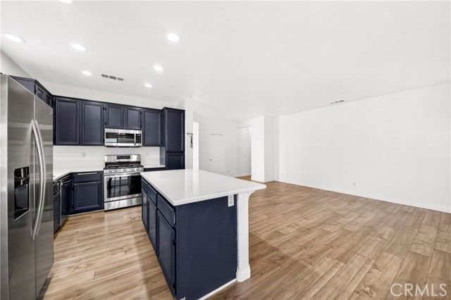 2037 W Avenue H6, Lancaster, CA 93536