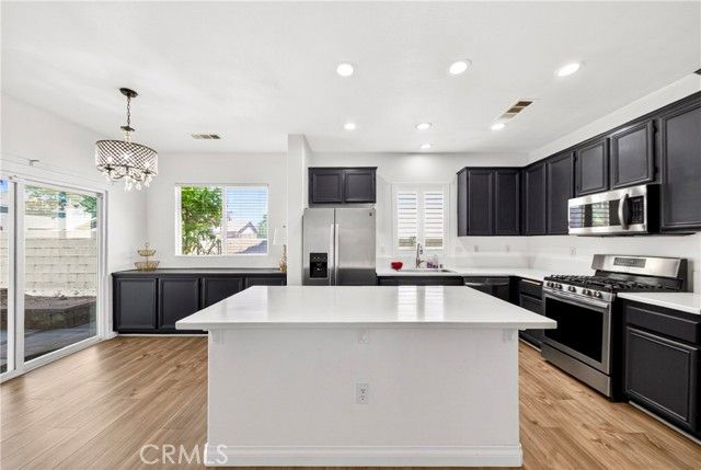 2037 W Avenue H6, Lancaster, CA 93536