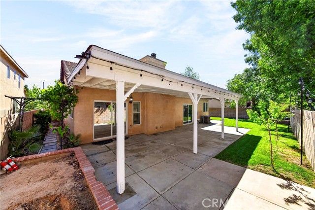 2037 W Avenue H6, Lancaster, CA 93536