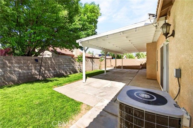 2037 W Avenue H6, Lancaster, CA 93536