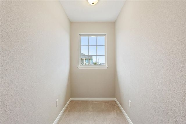 10713 Burnham Dr, Waco, TX 76708