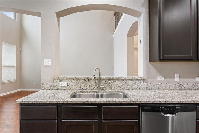 10713 Burnham Dr, Waco, TX 76708