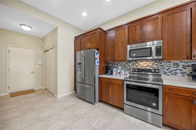 2424 Radcliffe Drive SW, Cedar Rapids, IA 52404