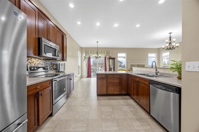 2424 Radcliffe Drive SW, Cedar Rapids, IA 52404