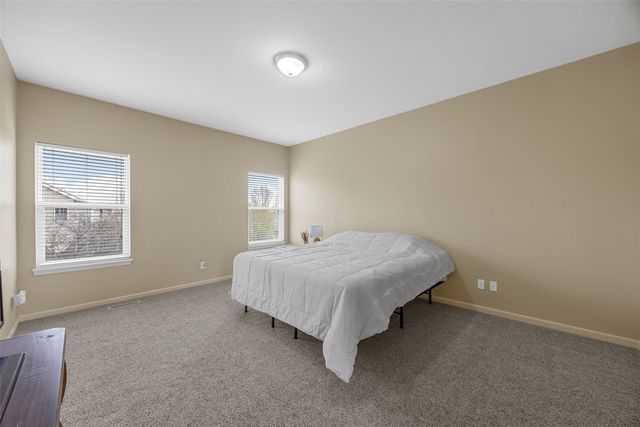 2424 Radcliffe Drive SW, Cedar Rapids, IA 52404