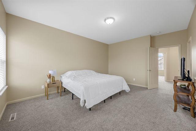 2424 Radcliffe Drive SW, Cedar Rapids, IA 52404