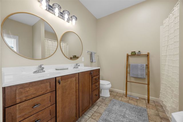 2424 Radcliffe Drive SW, Cedar Rapids, IA 52404