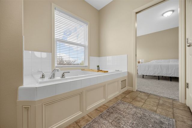 2424 Radcliffe Drive SW, Cedar Rapids, IA 52404