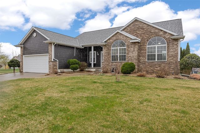2424 Radcliffe Drive SW, Cedar Rapids, IA 52404