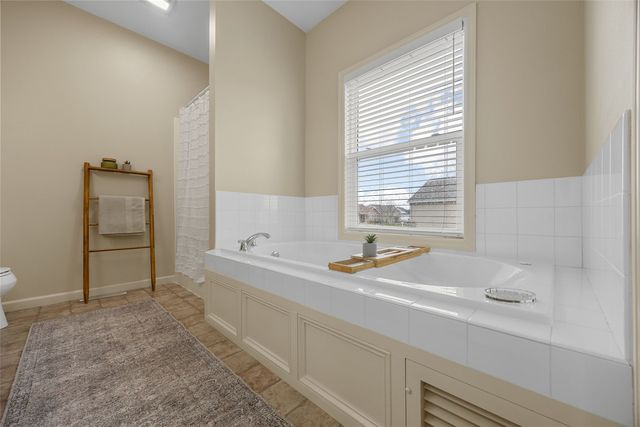 2424 Radcliffe Drive SW, Cedar Rapids, IA 52404