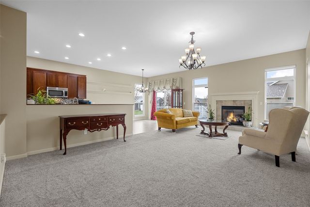 2424 Radcliffe Drive SW, Cedar Rapids, IA 52404