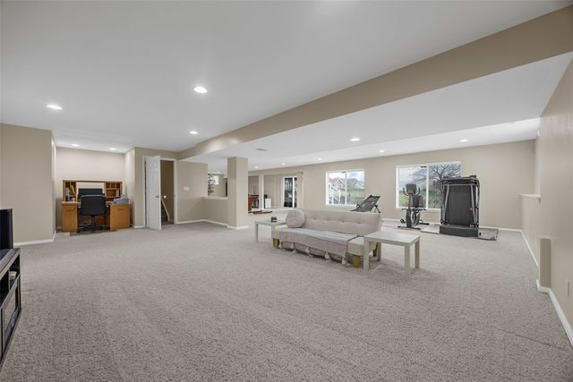 2424 Radcliffe Drive SW, Cedar Rapids, IA 52404