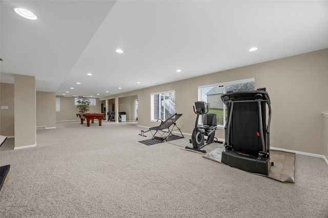 2424 Radcliffe Drive SW, Cedar Rapids, IA 52404