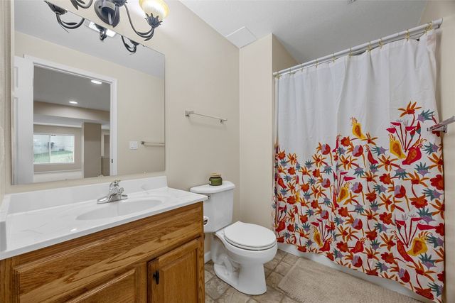 2424 Radcliffe Drive SW, Cedar Rapids, IA 52404