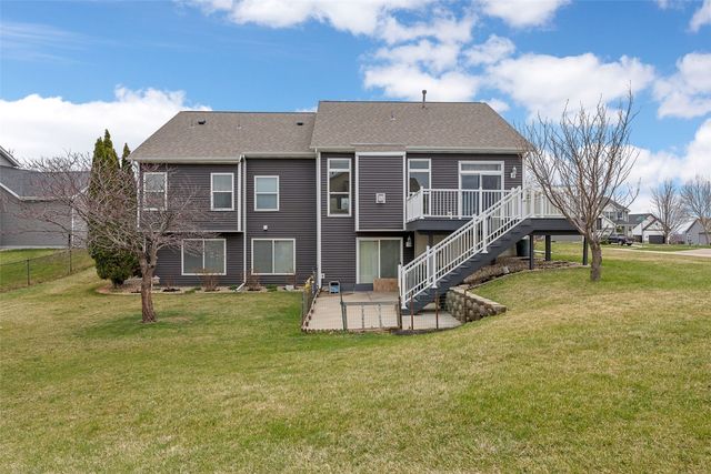 2424 Radcliffe Drive SW, Cedar Rapids, IA 52404
