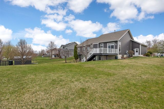 2424 Radcliffe Drive SW, Cedar Rapids, IA 52404