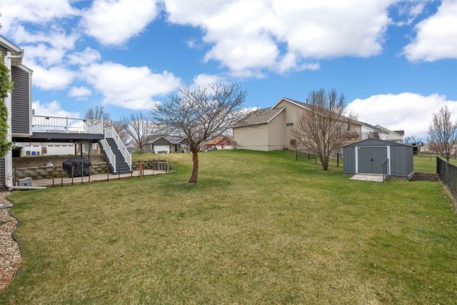 2424 Radcliffe Drive SW, Cedar Rapids, IA 52404