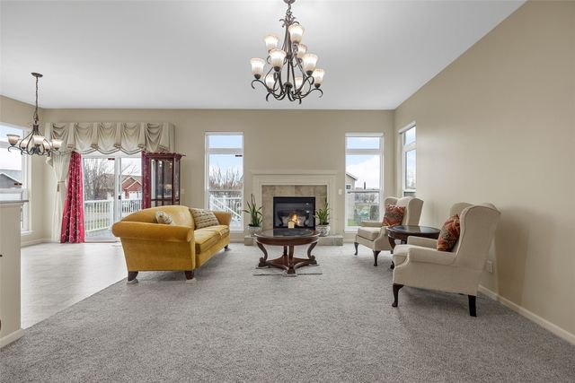2424 Radcliffe Drive SW, Cedar Rapids, IA 52404