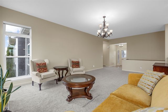 2424 Radcliffe Drive SW, Cedar Rapids, IA 52404