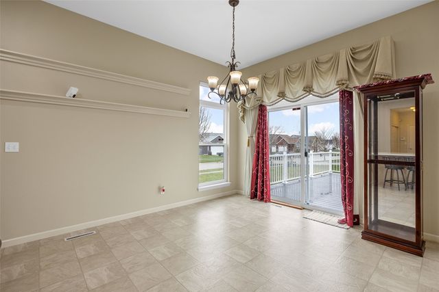 2424 Radcliffe Drive SW, Cedar Rapids, IA 52404