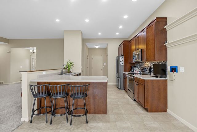 2424 Radcliffe Drive SW, Cedar Rapids, IA 52404