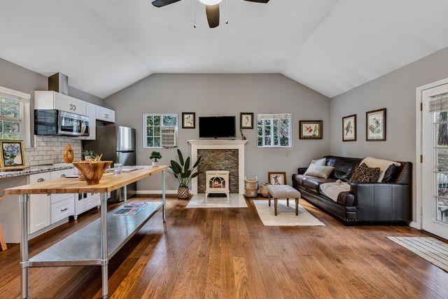 10641 Boulder St, Nevada City, CA 95959