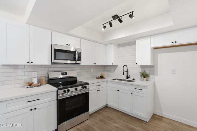 720 E DOBBINS Road, Phoenix, AZ 85042