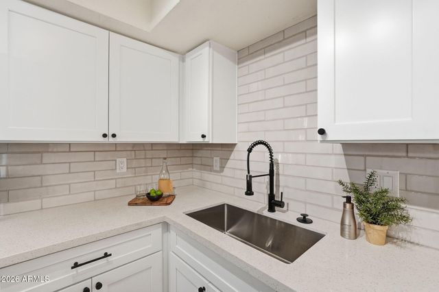 720 E DOBBINS Road, Phoenix, AZ 85042