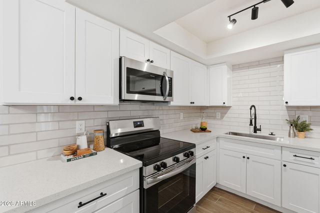 720 E DOBBINS Road, Phoenix, AZ 85042