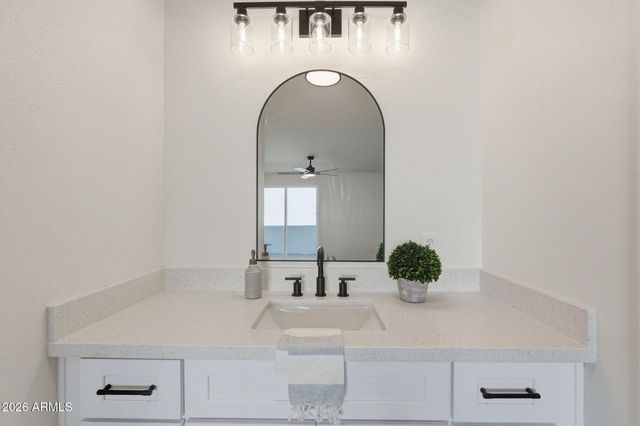 720 E DOBBINS Road, Phoenix, AZ 85042