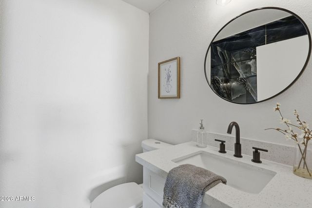 720 E DOBBINS Road, Phoenix, AZ 85042