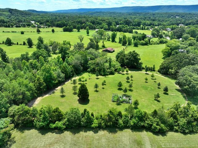 5858 Wolf Creek Road, Spring City, TN 37381