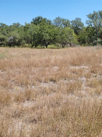 11 Post Oak Road, Inez, TX 77968