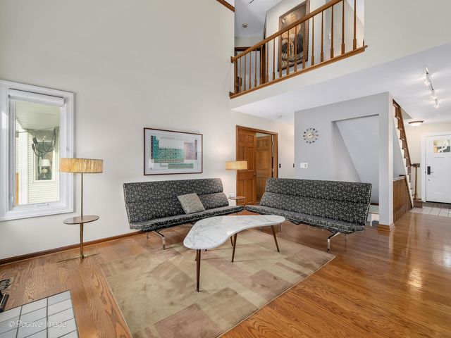 412 Lawrence Avenue, Glen Ellyn, IL 60137