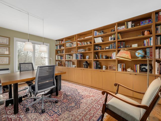 412 Lawrence Avenue, Glen Ellyn, IL 60137