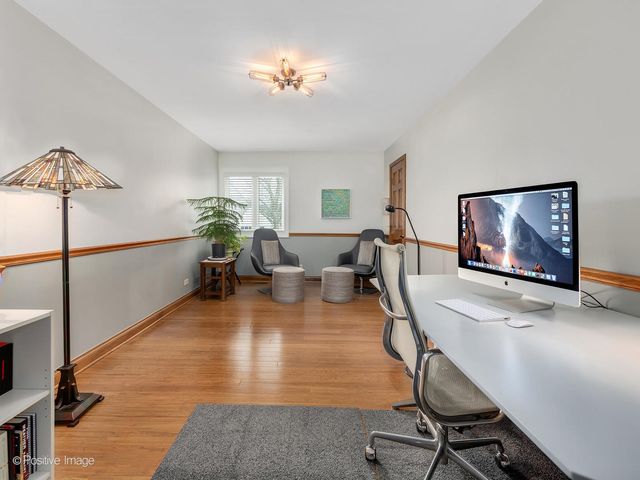 412 Lawrence Avenue, Glen Ellyn, IL 60137